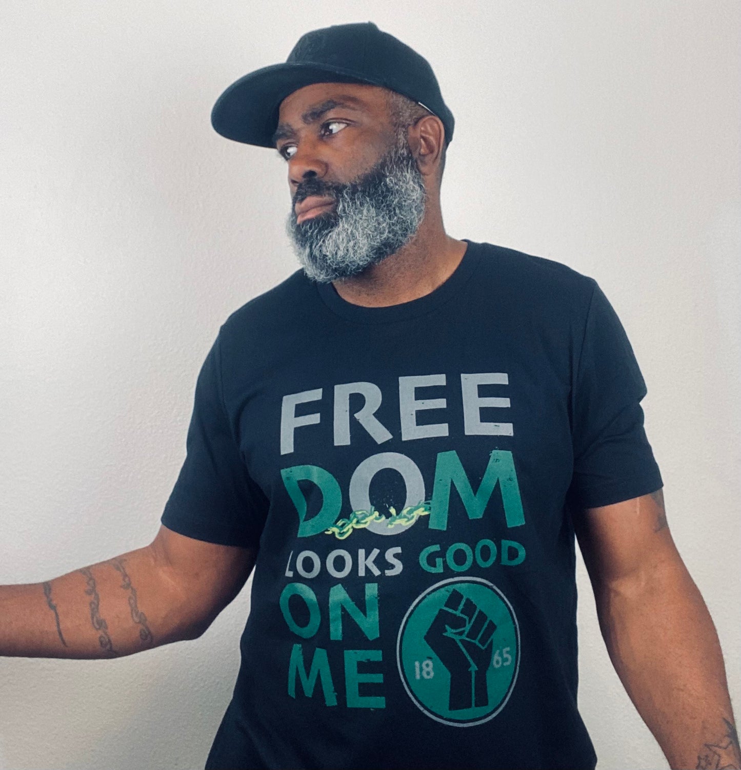 FREEDOM LOOK GOOD TEE
